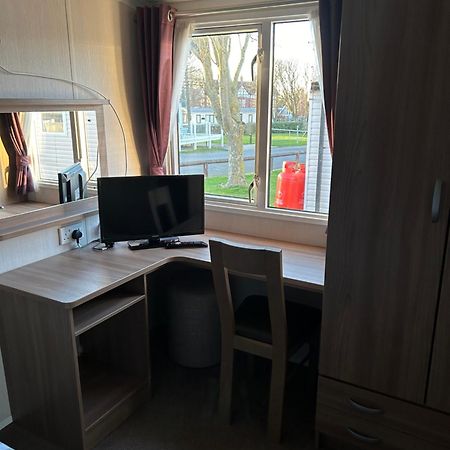 3 Bedroomed Caravan With Amazing Sea Views! Скарборо Екстер'єр фото