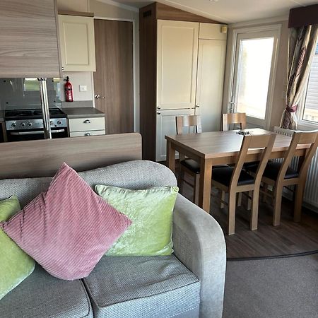 3 Bedroomed Caravan With Amazing Sea Views! Скарборо Екстер'єр фото