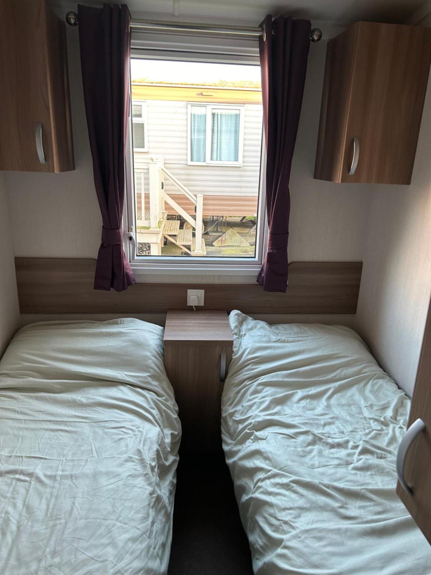 3 Bedroomed Caravan With Amazing Sea Views! Скарборо Екстер'єр фото